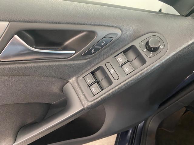 VW Golf VI 1.6 TDI Trendline XENON*PDC - Foto 12