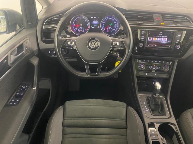 VW Touran 1.6 TDI DSG BMT Comfortline NAVI*AHK*RFK*PANORAMA - Foto 6