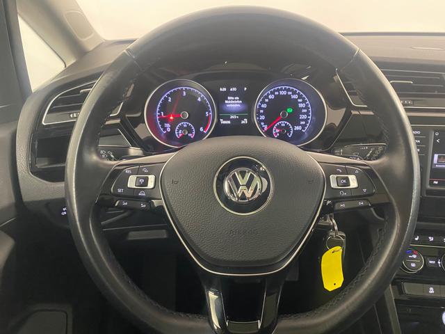 VW Touran 1.6 TDI DSG BMT Comfortline NAVI*AHK*RFK*PANORAMA - Foto 7