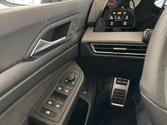 VW Golf Variant VIII 1.5 eTSI mHeV DSG R-line - Foto 10