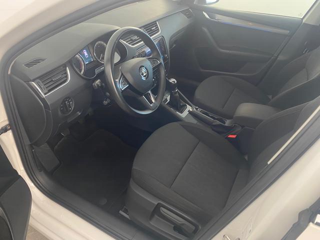 Skoda Octavia Combi 1.6 TDI DPF Style LED*ACC*PDC - Foto 4