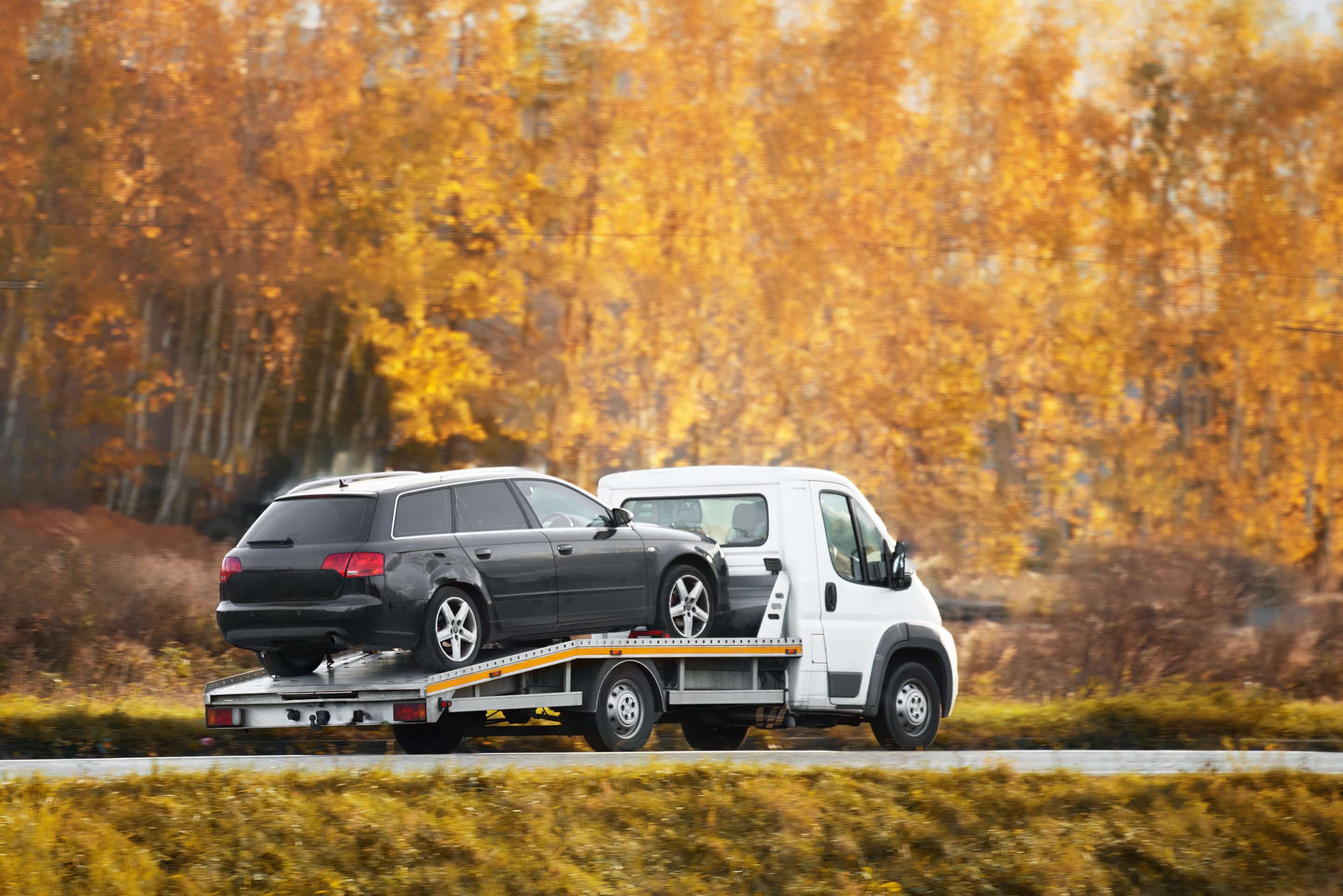Abschleppwagen Auto Lang im Einsatz