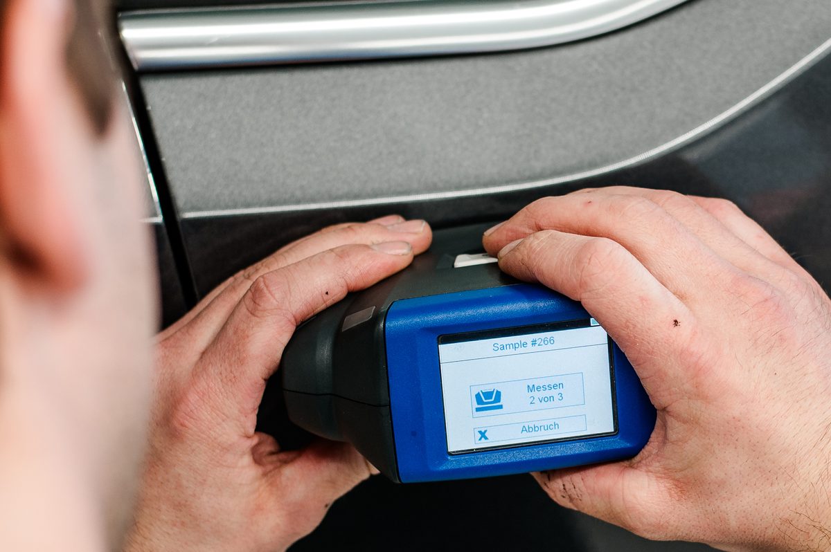 Farbtonmessgerät bei Auto Lang – exakter Originalfarbton für jede Reparatur
