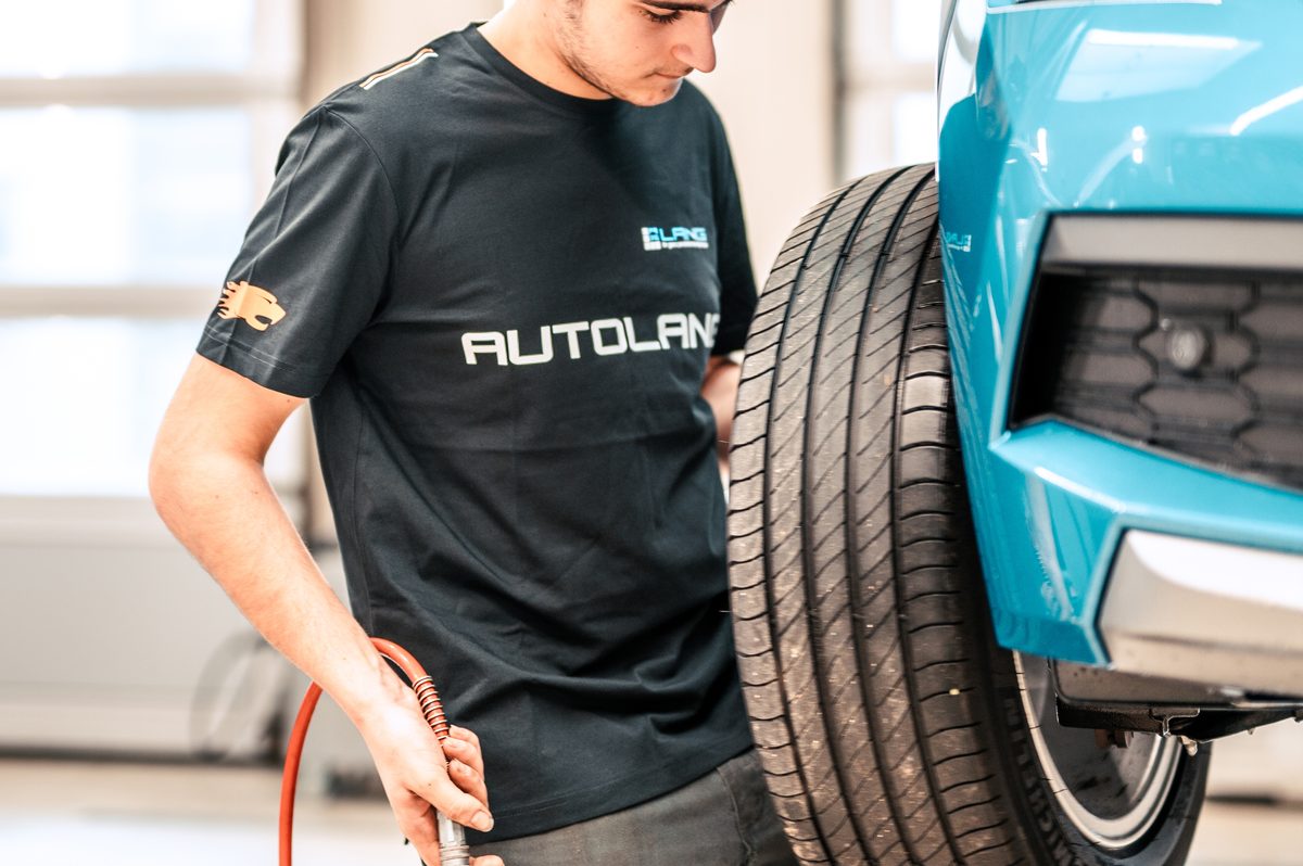 Räderwechsel in der Auto Lang Werkstatt – inklusive Auswuchten und Reifeneinlagerung