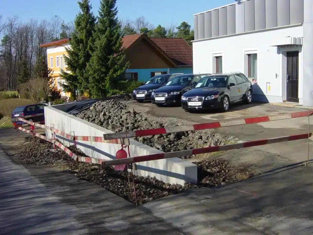 Ausstellplatz mit Gebrauchtwagen bei Auto Lang