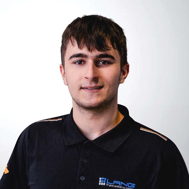 Julian Lackner - KFZ-TECHNIKER LEHRLING