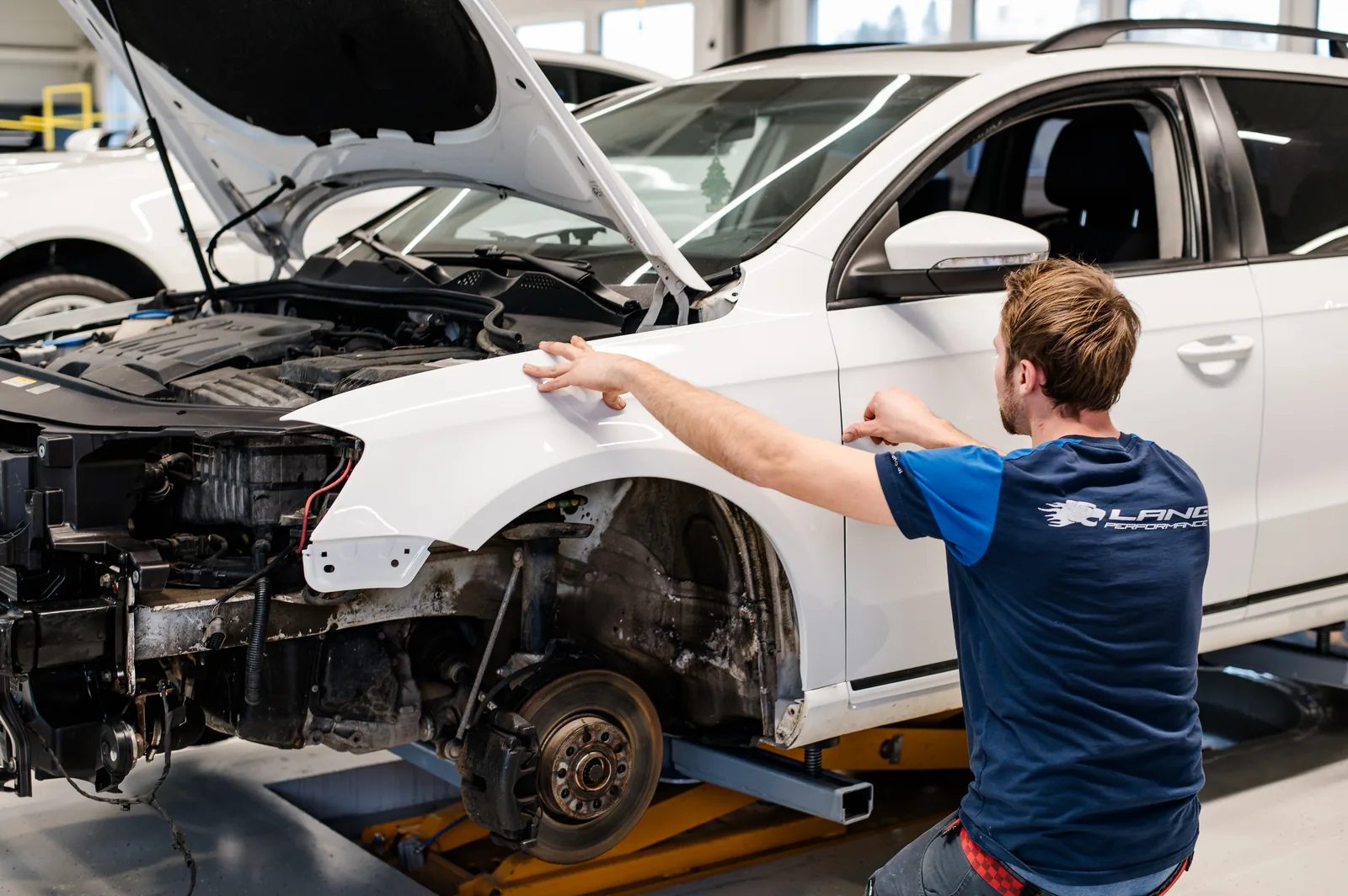 Unfallreparatur in der Werkstatt Auto Lang - Karosserie-Spezialist